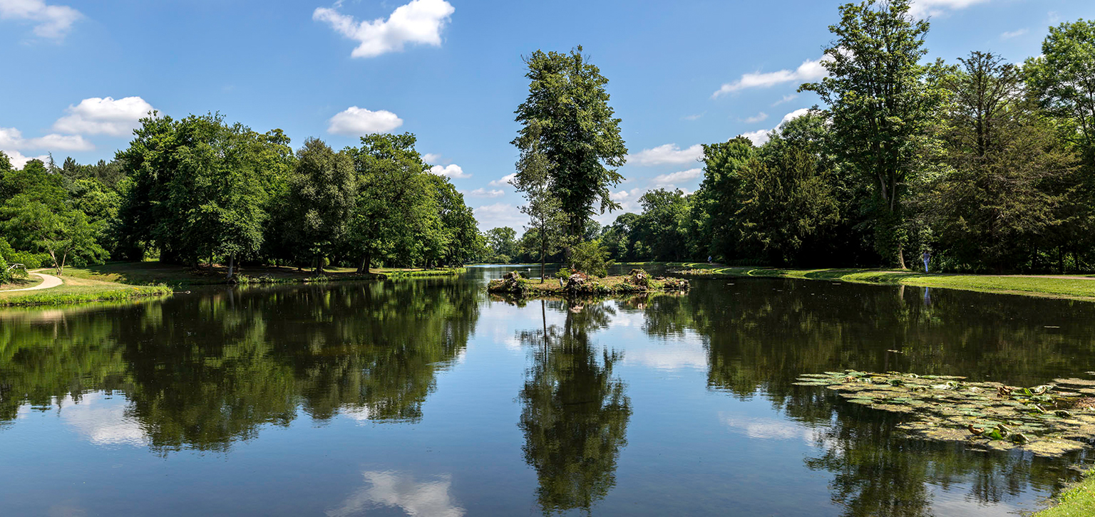 Panoramic view of the Serpentine Lake