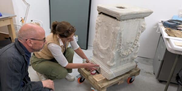 The restoration of the Roman Altar