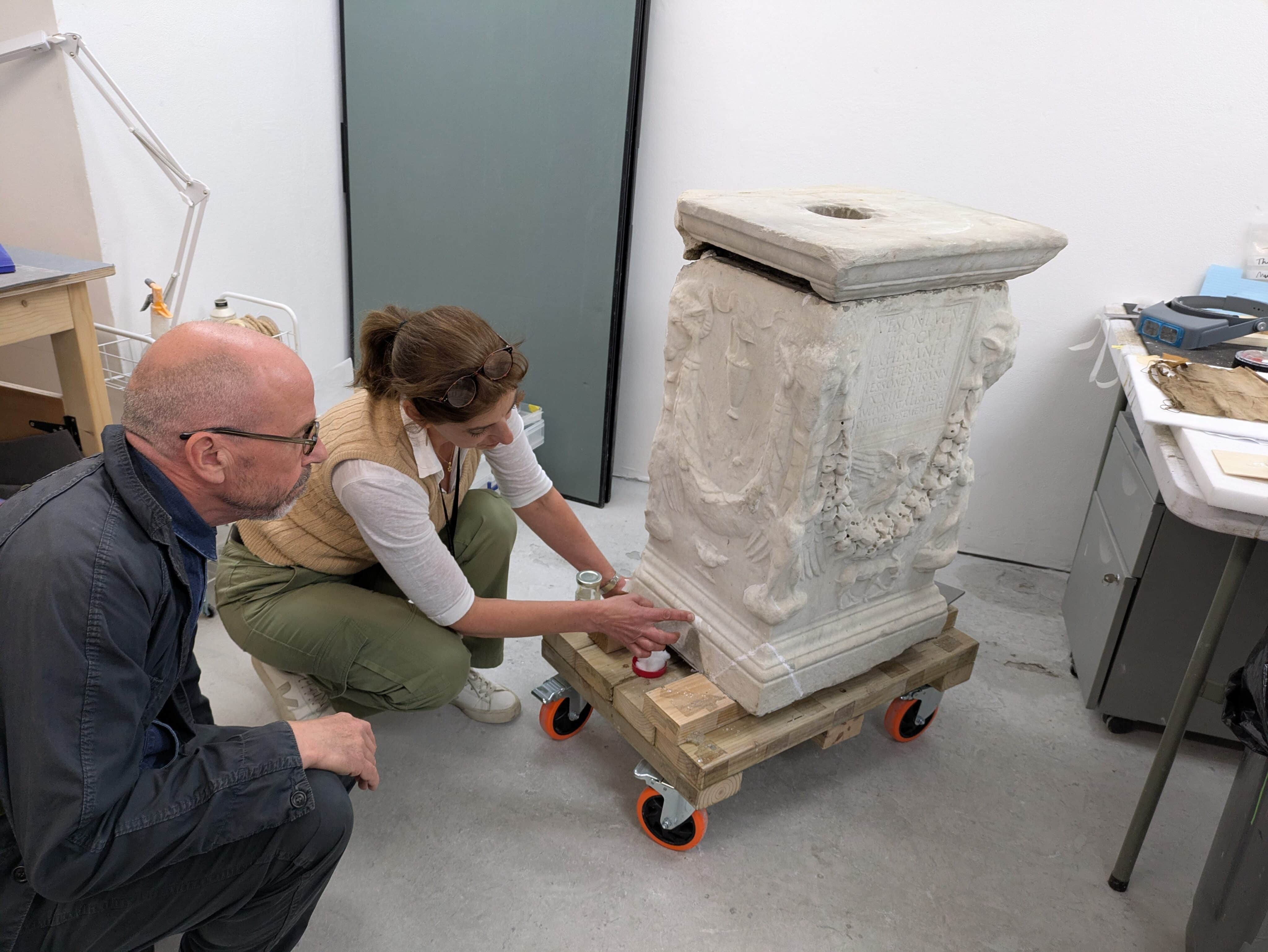 The restoration of the Roman Altar